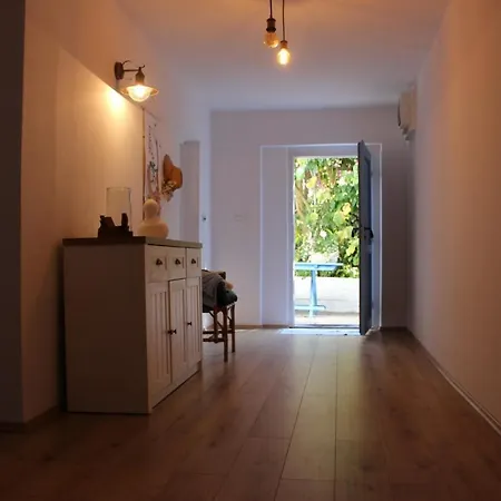 Blue Harbour Apartment Veli Iž